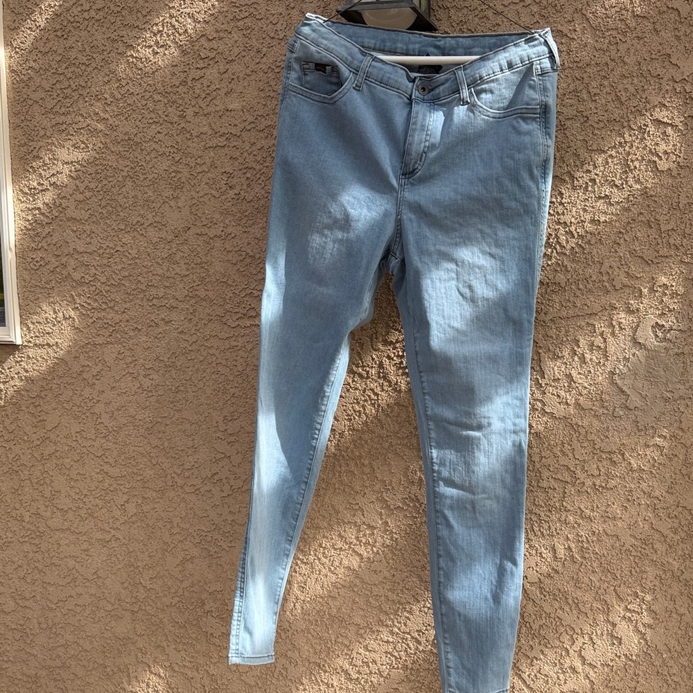 Kuhl Women’s Light Blue Straight Leg Jeans